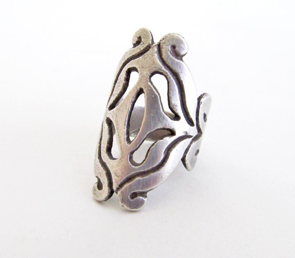 Vintage Sterling Silver Scroll Ring with Pierced Design