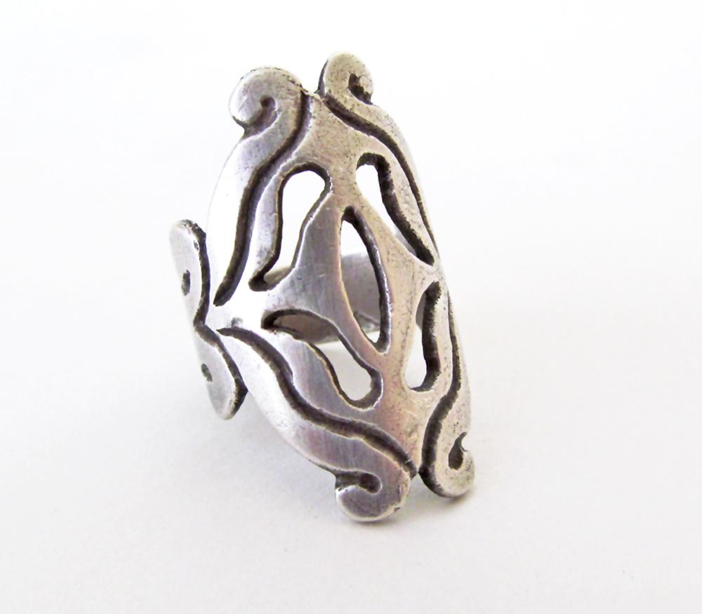 Vintage Sterling Silver Scroll Ring with Pierced Design