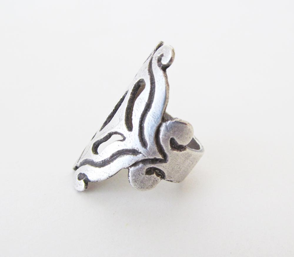 Vintage Sterling Silver Scroll Ring with Pierced Design