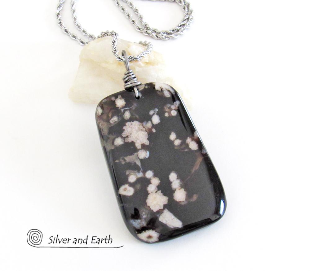 Flower agate deals pendant