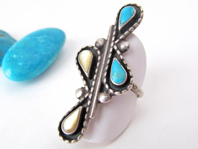 Vintage Southwestern Turquoise & Mother of Pearl Sterling Silver Ring